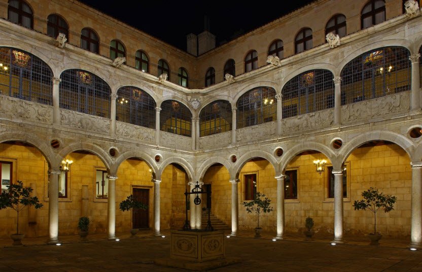Palacio De Los Guzmanes, Spain